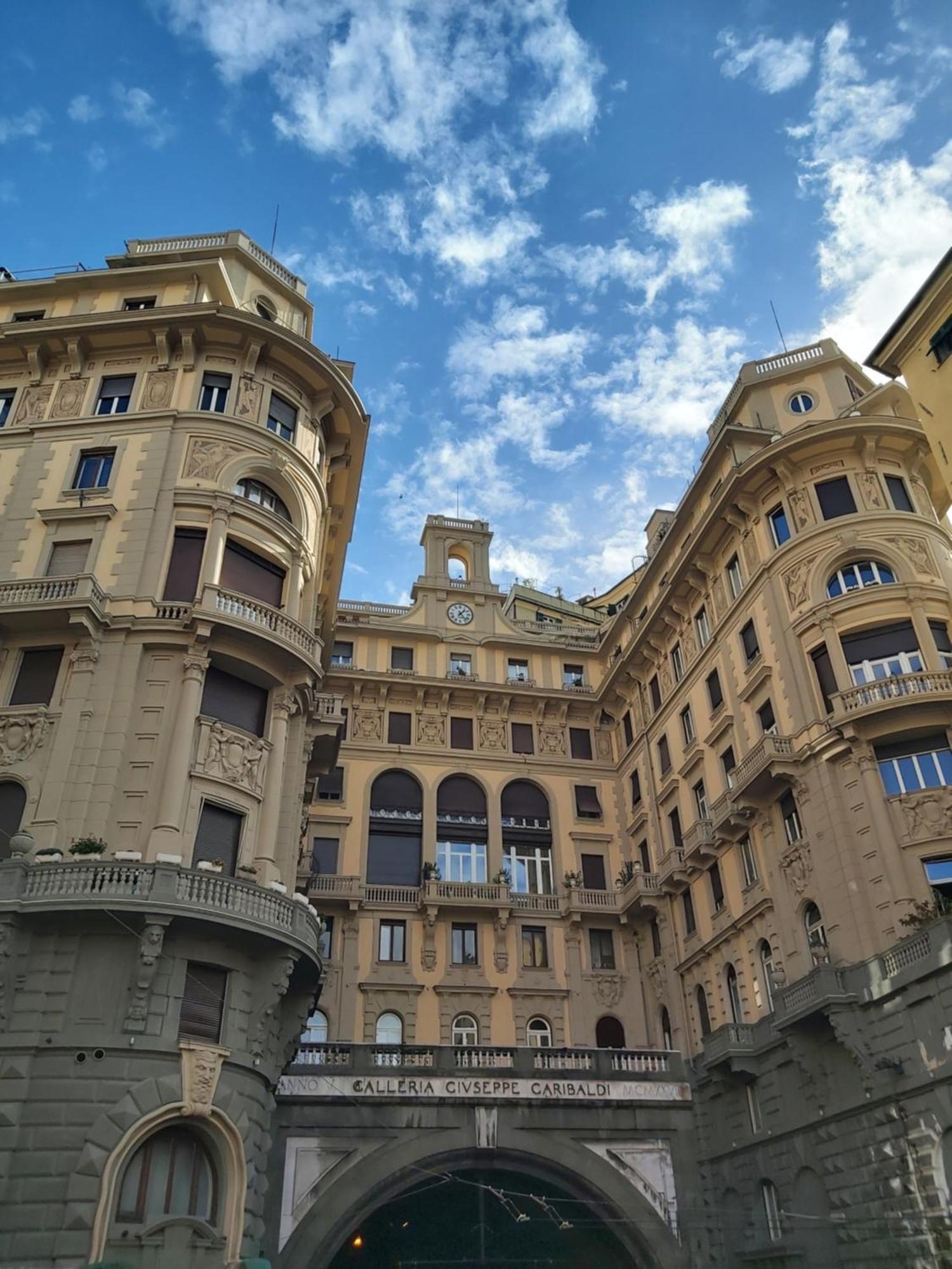 Central Chic Apartment Genoa Bagian luar foto
