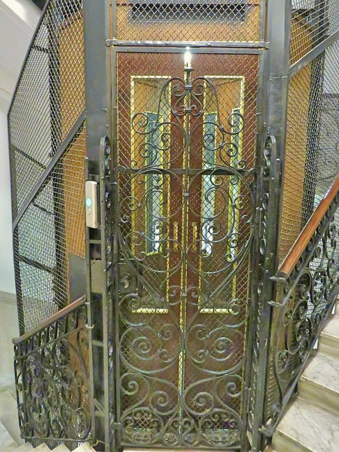 Central Chic Apartment Genoa Bagian luar foto