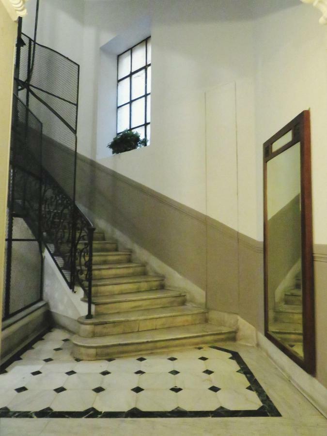 Central Chic Apartment Genoa Bagian luar foto